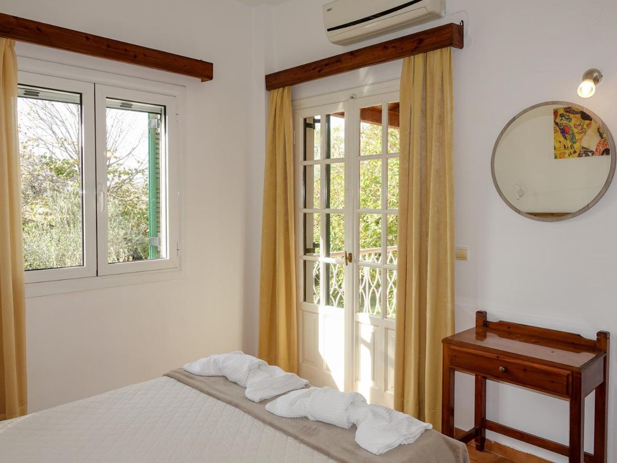 Villa Leda Karousádes Dış mekan fotoğraf