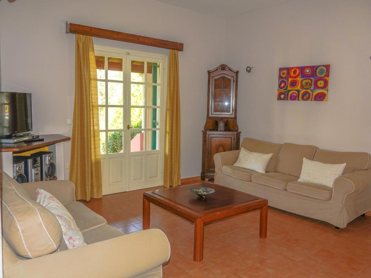Villa Leda Karousádes Dış mekan fotoğraf